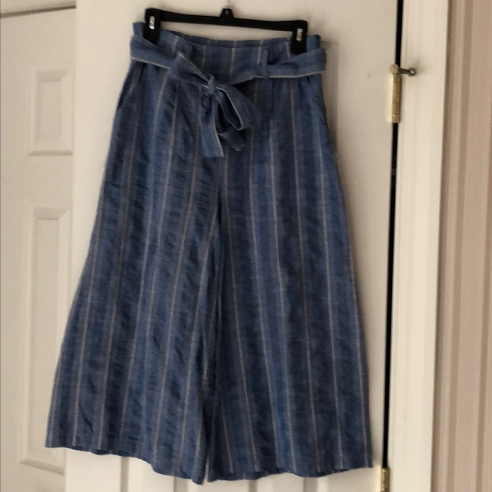 Blue/ white striped wide leg cropped linen pants